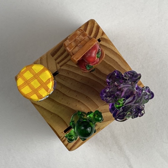 Vintage mini butcher block with decorative spreader knives - Picture 14 of 14